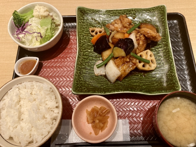 鶏と野菜の黒酢あん定食